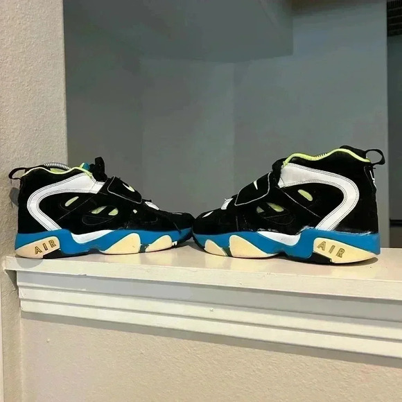 Nike Other - Nike Air Diamond Turf 2 GS Youth 488294-034 Size 6.5Y Black Blue White